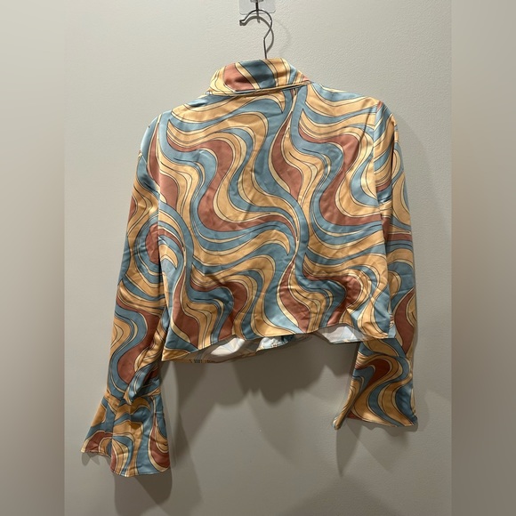 ASOS DESIGN satin ruched front top with hook and eye detail in swirl print - Picture 7 of 12